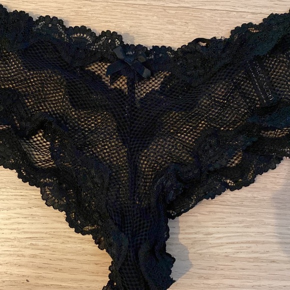 Victoria’s Secret Very Sexy Booty Undies - Picture 3 of 8